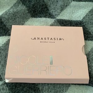 Anastasia Beverly Hills Nicole Guerriero Glow Kit